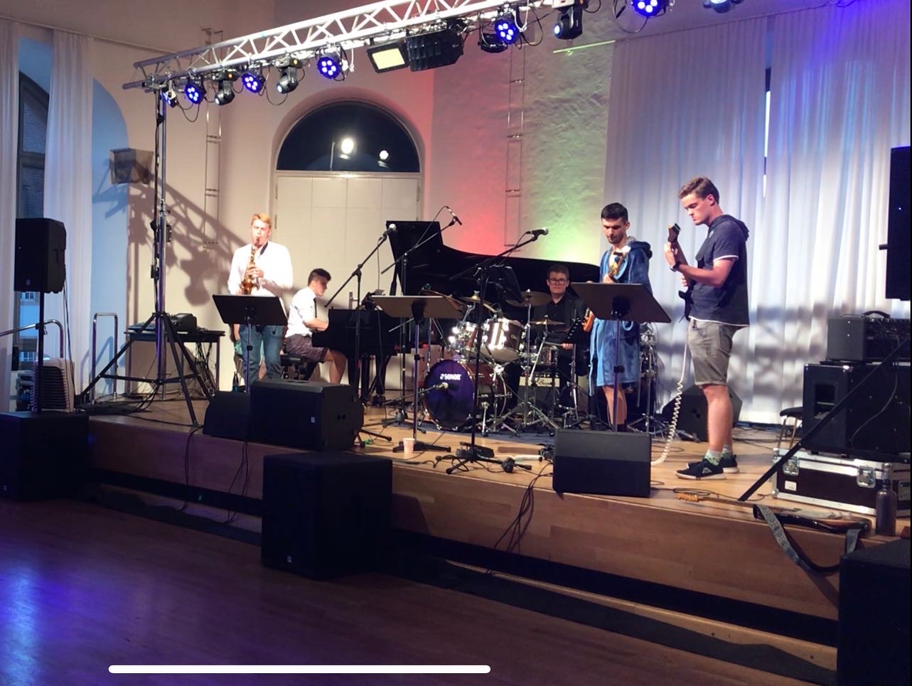 Leon Winkler mit Band